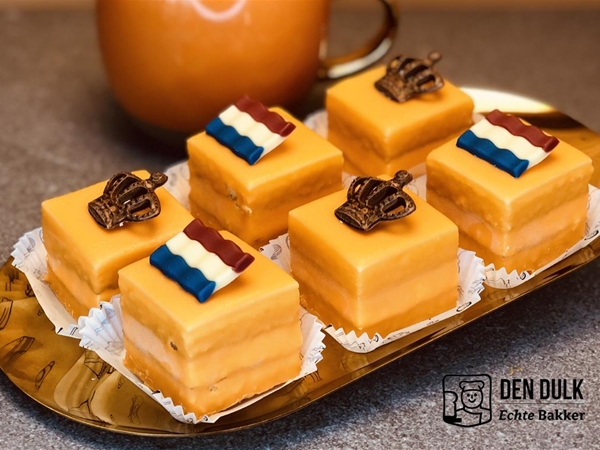 Oranje Petit Four
