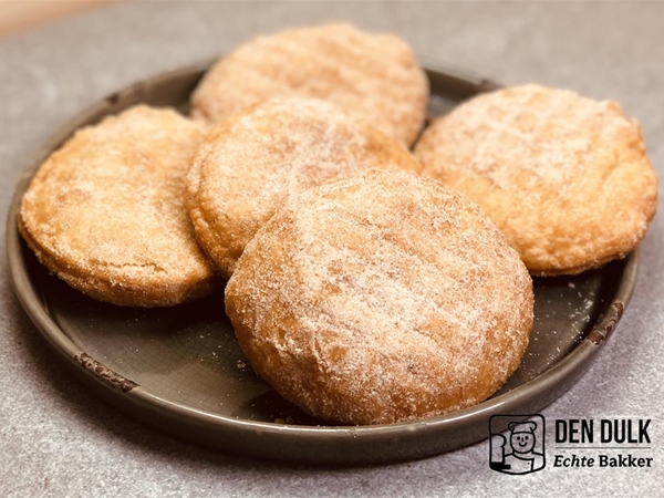 Appelbeignet met kaneelsuiker